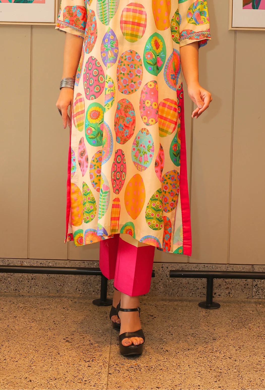Introducing Peatchy Cuts - the epitome of effortless style. This baggy sleeve tunic kurti set from designer wear brand Destiny by Anjali is made with a luxuriously comfortable cotton linen fabric and is fully lined. Perfect for the summer season, this set features the trendy baggy sleeves and bold hot pink and blossom colors. Experience the luxury and exclusivity with Peatchy Cuts.