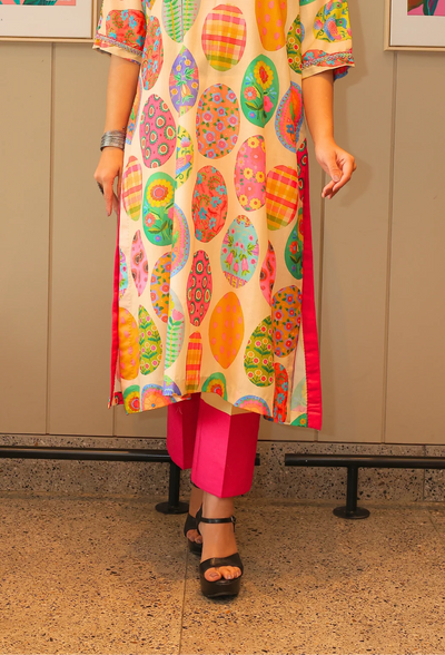Introducing Peatchy Cuts - the epitome of effortless style. This baggy sleeve tunic kurti set from designer wear brand Destiny by Anjali is made with a luxuriously comfortable cotton linen fabric and is fully lined. Perfect for the summer season, this set features the trendy baggy sleeves and bold hot pink and blossom colors. Experience the luxury and exclusivity with Peatchy Cuts.