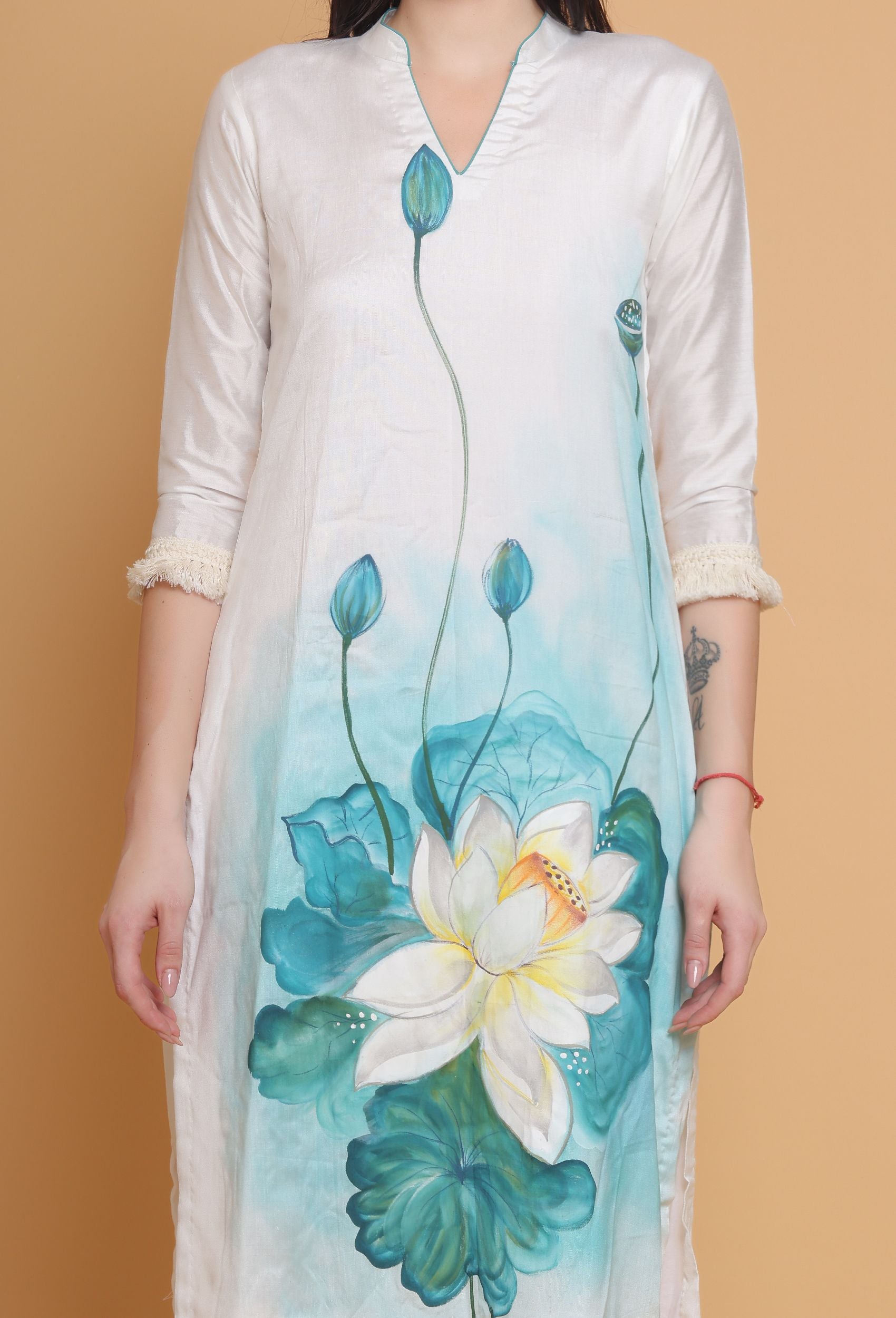 Pin by pummy on Áo dài | Painted clothes, Hand painted dress, Fabric  painting on clothes